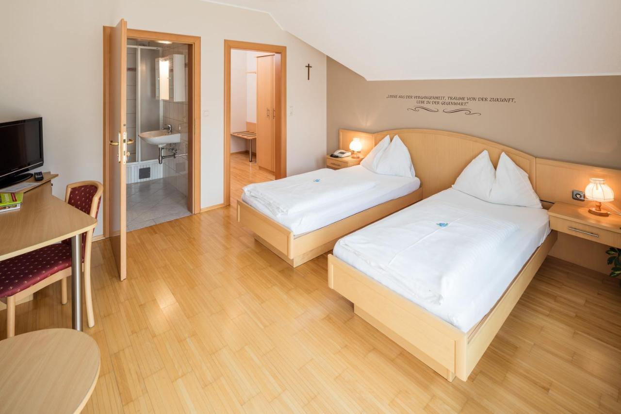 Gasthaus Pension Zum Lustigen Steirer Брук-ан-дер-Мур Екстер'єр фото