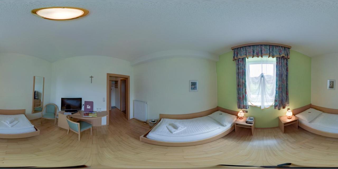 Gasthaus Pension Zum Lustigen Steirer Брук-ан-дер-Мур Номер фото